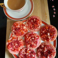 A picture of Beetroot Suji Mini Uttapam.