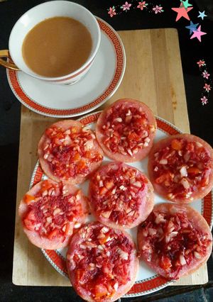 A picture of Beetroot Suji Mini Uttapam.