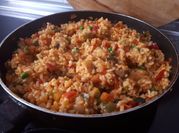 Una foto de arroz con verduras