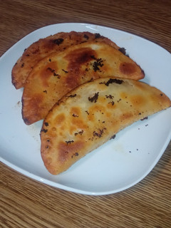 Una foto de Empanadillas de carne y pollo de cocido