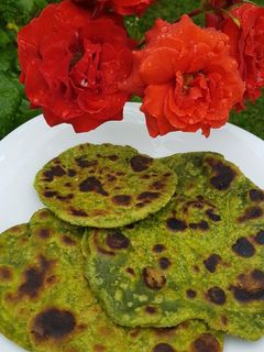 Spenótos, gyömbéres, lepény, datolya szirupos salátával! VEGÁN recept fotója