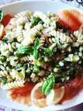 Pasta fredda salmone, zucchine, pepe rosa e limone.. light!