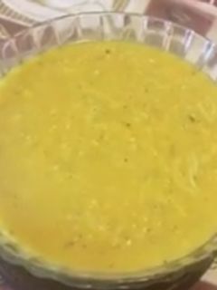 صورة لوصفة شوربة عدس 😄 معه تمن عنبر😋