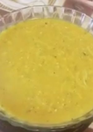 صورة لوصفة شوربة عدس 😄 معه تمن عنبر😋