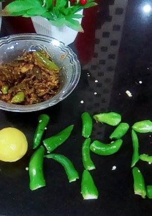 A picture of Achari masala Bihndi.