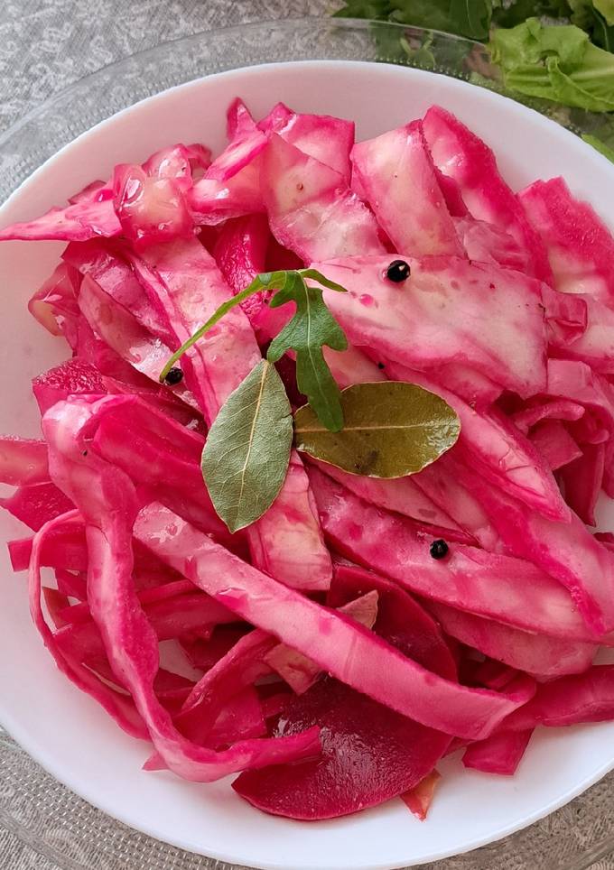 Маринована капуста з буряком