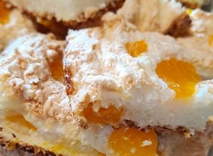 O poză a rețetei Prajitura cu albusuri, cu cocos și mandarine.