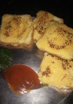 दही सूजी सैंडविच (Dahi suji sandwich recipe in Hindi) रेसिपी मुख्य फोटो