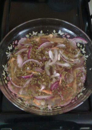 Una foto de Chile habanero con cebolla en escabeche