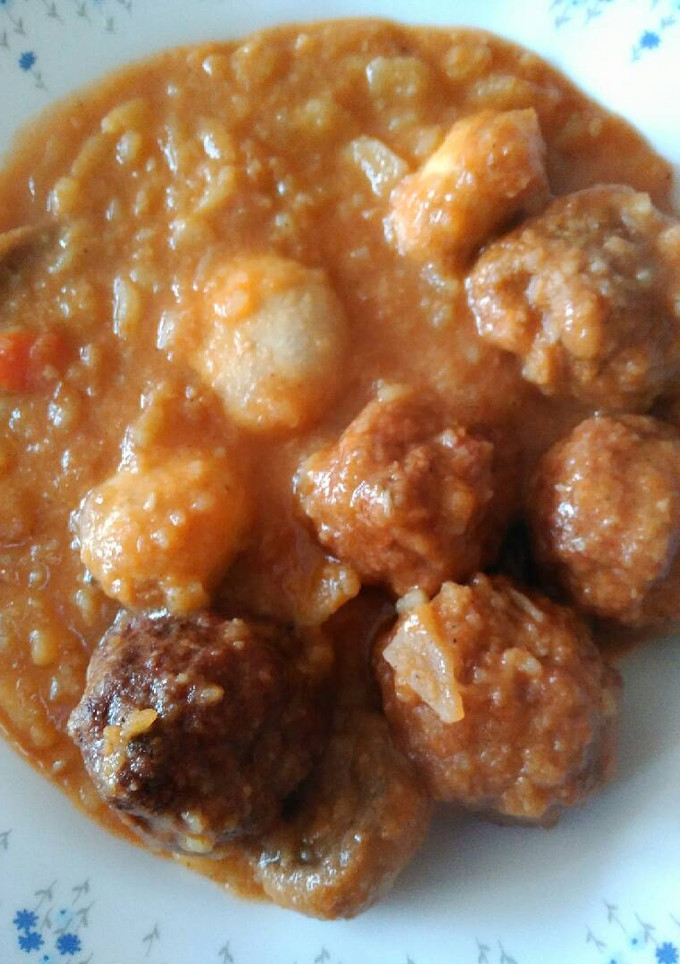 Una foto de Albóndigas con champiñones