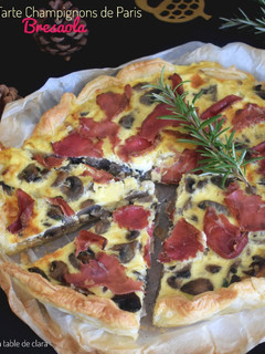 Une photo de Tarte aux champignons de Paris et bresaola