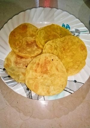 লুচি (luchi recipe in Bengali) রেসিপির প্রধান ছবি