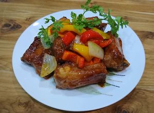 Hình của món Sườn xào chua ngọt.