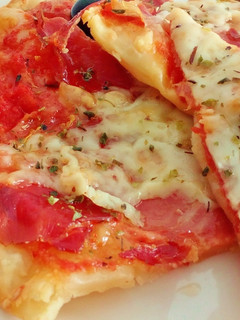 Una foto de Pizza ibérica