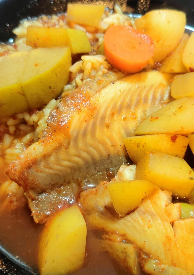 Una foto de Caldo de pescado con filete
