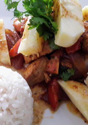 Una foto de Pescado Saltado a lo Carmelita