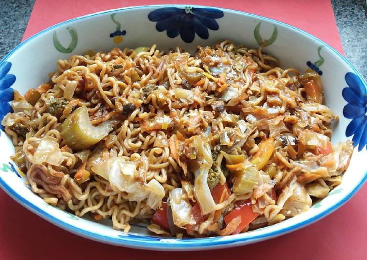 Ramen Egg Noodles with Sausages in a Bowl ?????🌶🥕?🥜