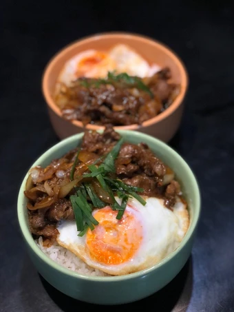 Cara Mudah Menyiapkan Resep Rice bowl beef teriyaki yang Lezat