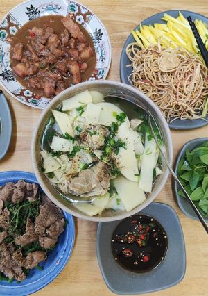 Hình của món Bữa cơm "thịnh soạn" nhất mùa mưa năm nay.