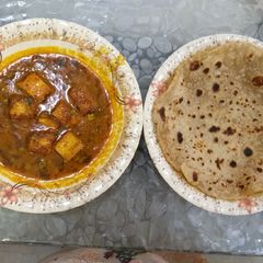A picture of Matar paneer curry.