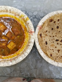 A picture of Matar paneer curry.