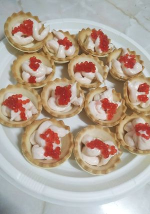 Una foto de Tartaletas de crema de salmón con caviar rojo