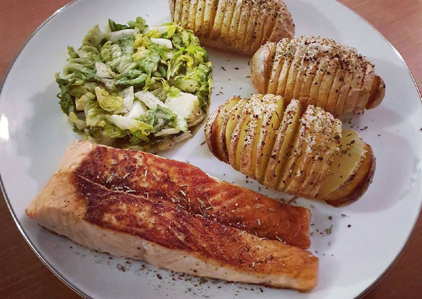 Pavé de saumon et pommes de terre hasselback