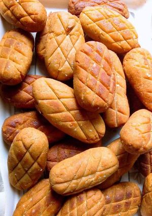 A picture of Meethi khasta khajoor.