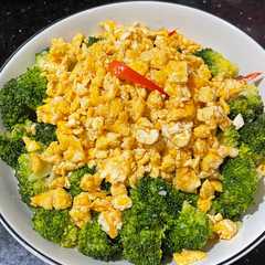 Brokoli Siram Telur রেসিপির প্রধান ছবি