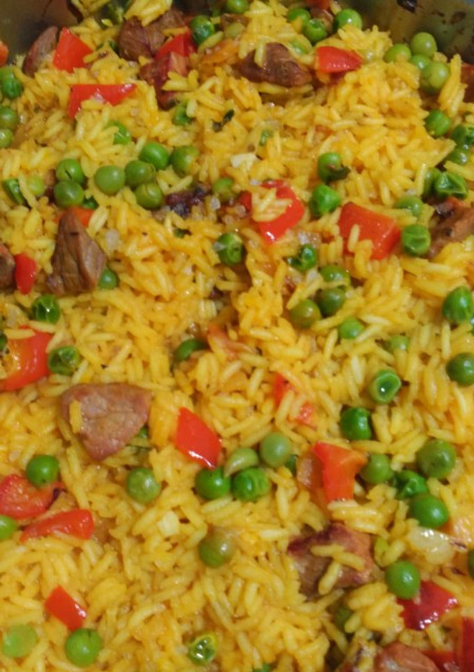 Una foto de Arroz con guisantes y cerdo