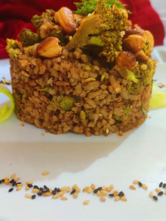 A picture of Broccoli Cashew Stir-Fry RICE.