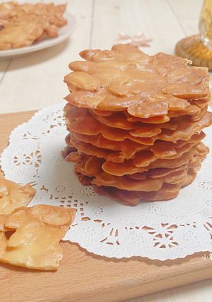 A picture of Almond Tuiles.