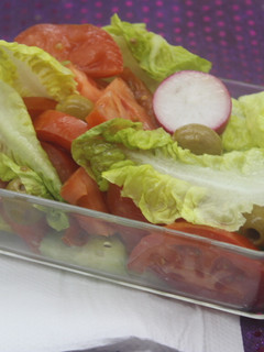 Foto principal de Ensalada de lechuga, tomate y rábanos