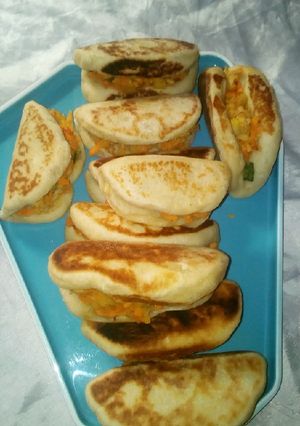 A picture of Folded pitas.