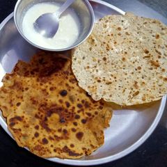 Aloo & Payaj paratha(Tasty veggies paratha) A picture of Aloo & Payaj paratha(Tasty veggies paratha).