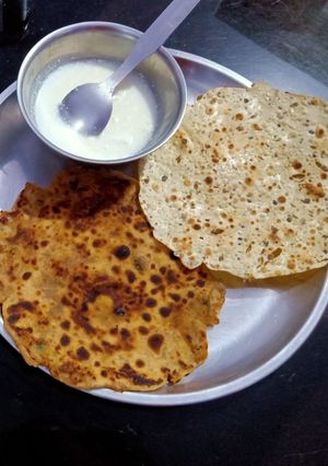 A picture of Aloo & Payaj paratha(Tasty veggies paratha).