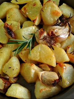 Una foto de Patatas asadas al estilo jamie oliver