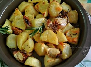 Una foto de Patatas asadas al estilo jamie oliver
