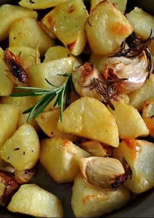 Una foto de Patatas asadas al estilo jamie oliver