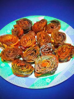 अळू वडी (alu vadi recipe in marathi) रेसिपी चे मुख्य फोटो 
