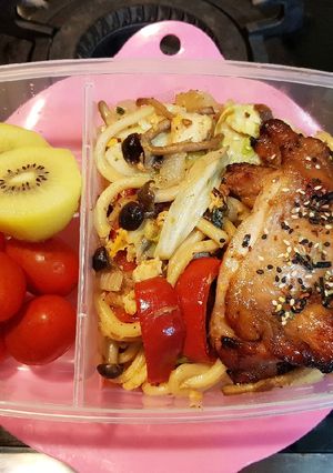 炒麵便當 的食譜成品照片