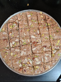 અડદિયા (Adadiya Recipe In Gujarati) રેસીપી મુખ્ય ફોટો
