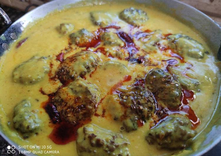 Punjabi tadka kadhi pakoda