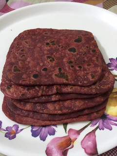 ராஜஸ்தானி பீட்ரூட் ரொட்டி (Beetroot Rotti Recipe in Tamil) செய்முறை முக்கிய புகைப்படம்