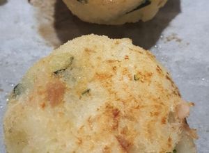 Foto di POLPETTE DI TONNO, ZUCCHINE E PATATE AL FORNO