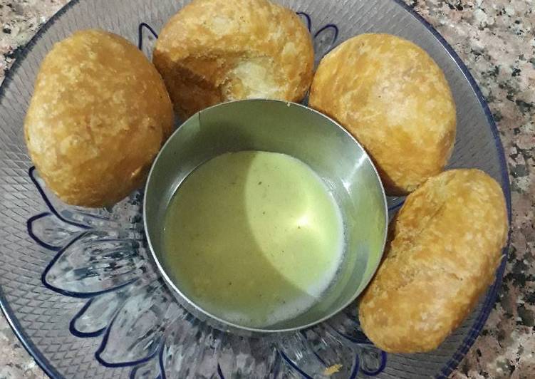 Masala moong dal kachori with green chutney