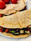 Crespelle di lenticchie con hummus e verdure arrosto