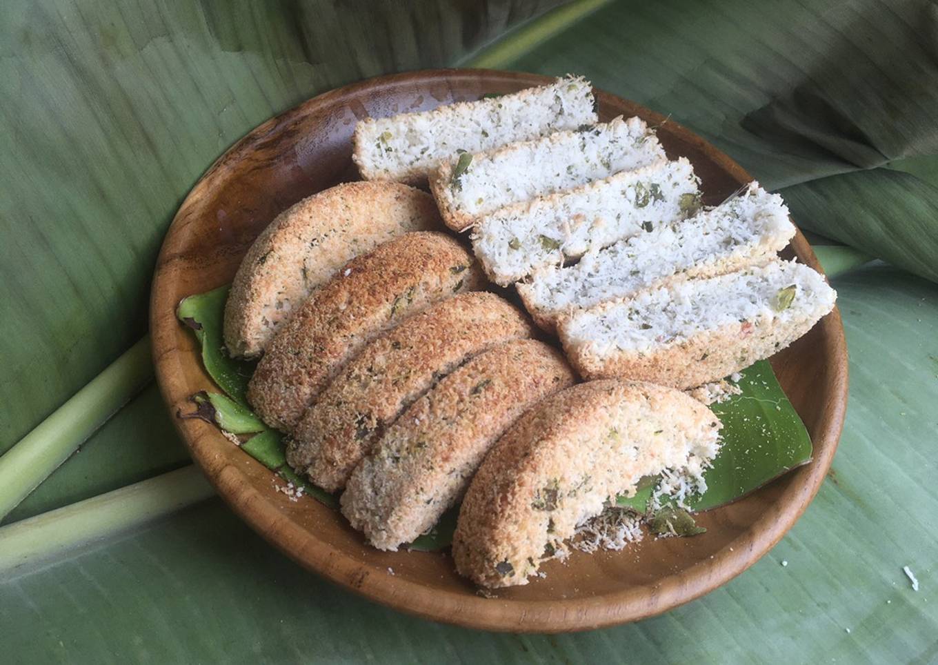 Kue Sagon (jajanan tradisional jawa tengah)