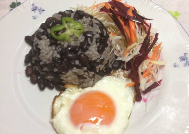 Arroz con frijoles  Negros al estilo cubano!!