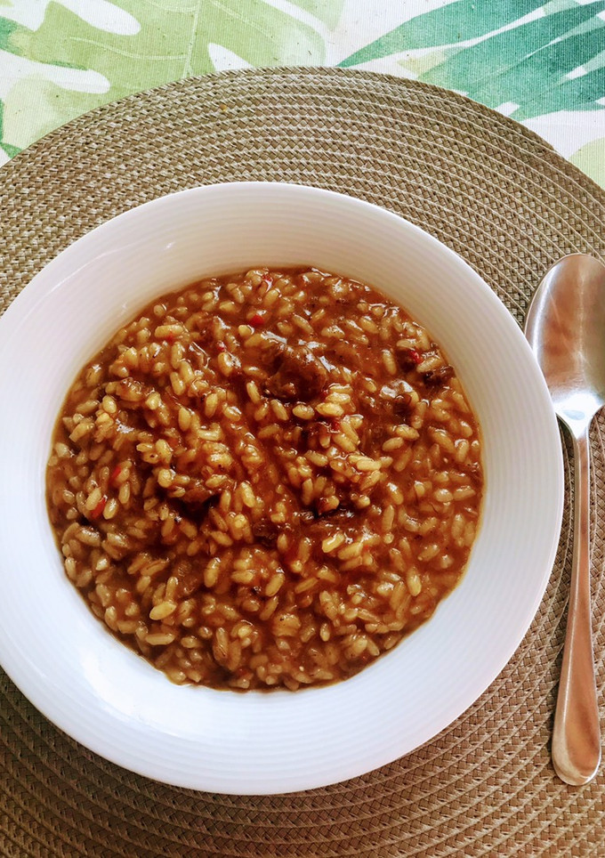 Una foto de Arroz meloso de carrilleras en salsa (aprovechamiento)